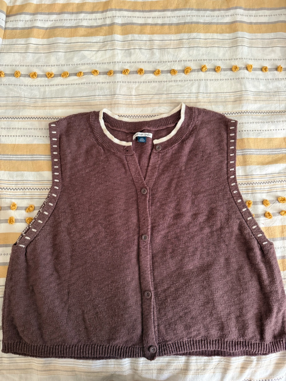 American eagle button-Front Knit Vest brown with Cream Trim
